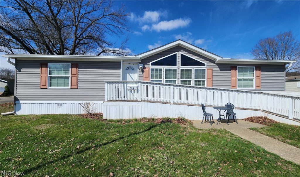 345 Sea Gull Lane, New Philadelphia, OH