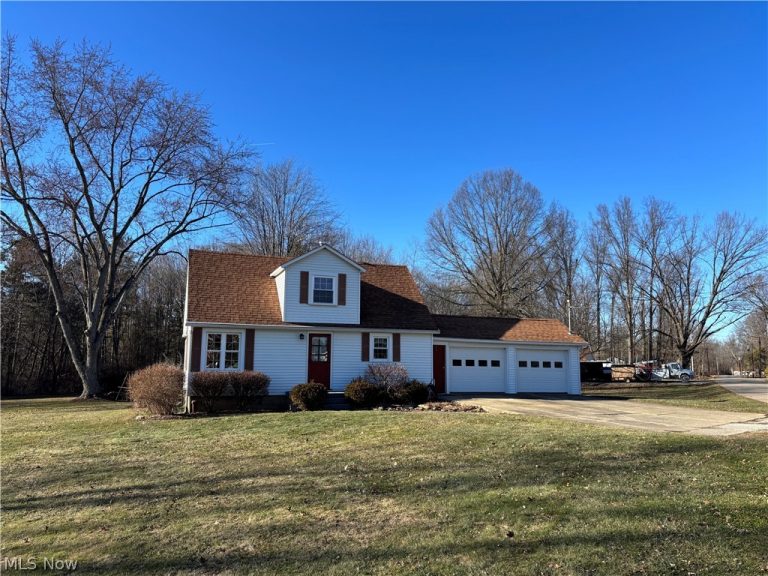 837 Walls Lake Drive, Vienna, OH, 44473