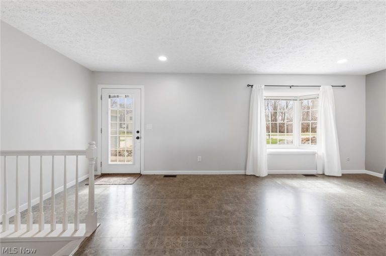 26772 Skyline Drive, Olmsted Twp, OH - Photo 4