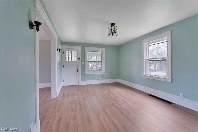 3827 Frederick Street, Youngstown, OH - Photo 5