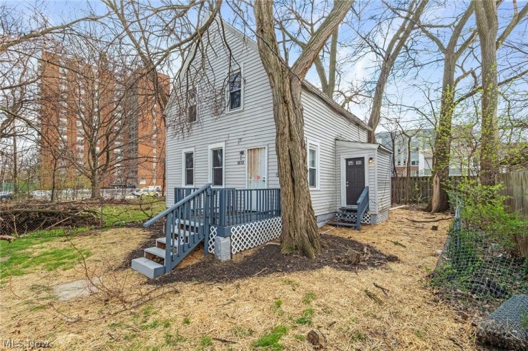 9610 Edmunds Avenue, Cleveland, OH - Photo 2