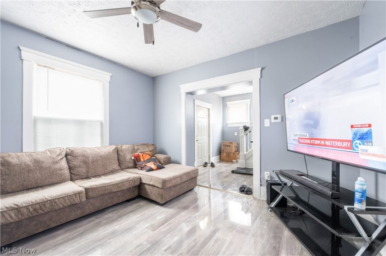 354 Clarendon Avenue, Canton, OH - Photo 5