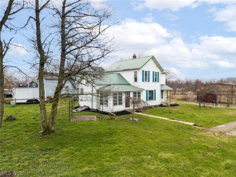 153 Schaff Alley, Creston, OH - Photo 5