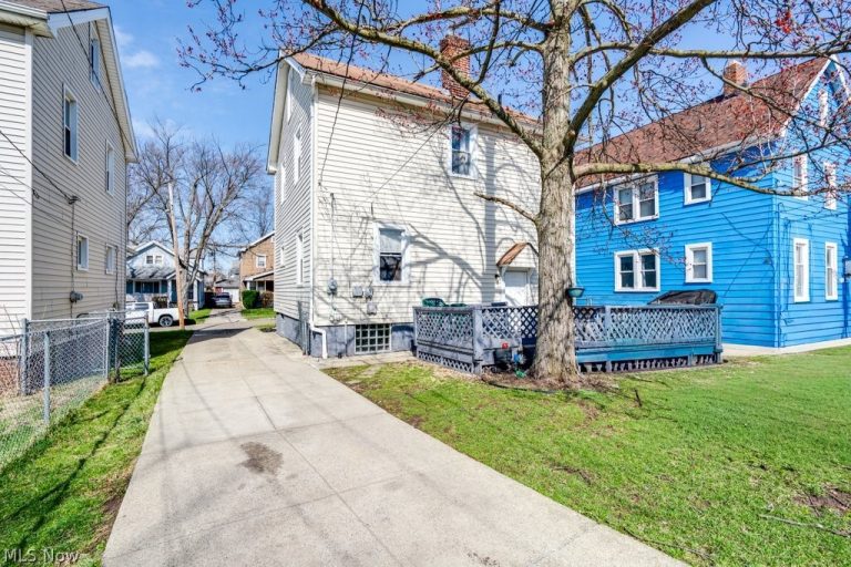 4691 Burleigh Road, Garfield Heights, OH - Photo 8