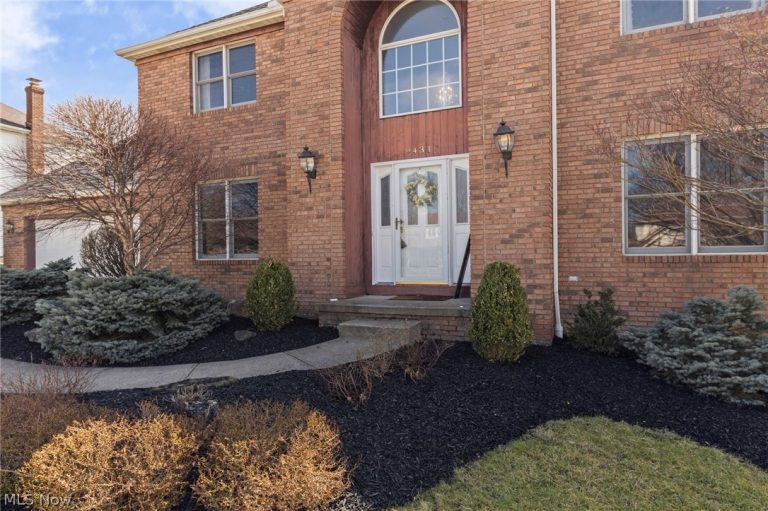 9431 Yvonne Drive, North Royalton, OH - Photo 4