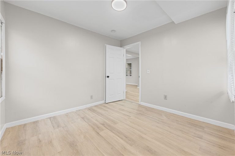 27182 Oriole Avenue, Euclid, OH - Photo 6