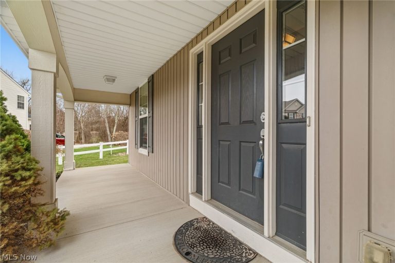 3196 Dunstone Circle, Akron, OH - Photo 2