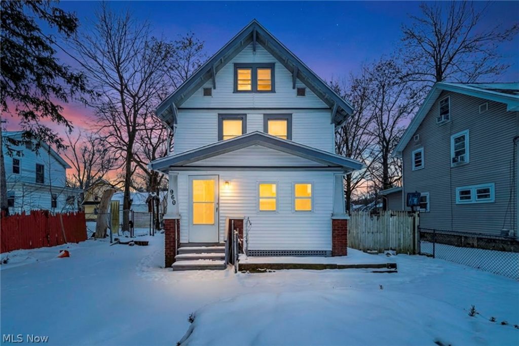 960 Whittier Avenue, Akron, OH