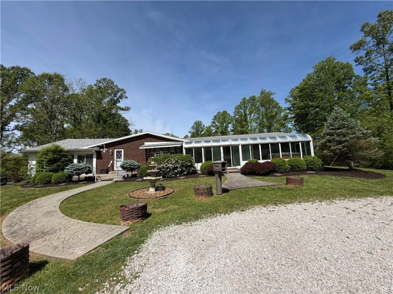 183 Varner Street, Walker, WV - Photo 2