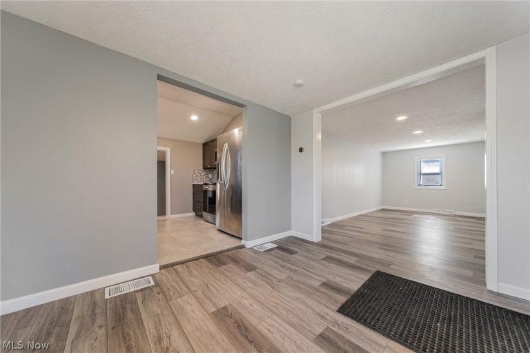 2745 Rockefeller Road, Willoughby Hills, OH - Photo 4