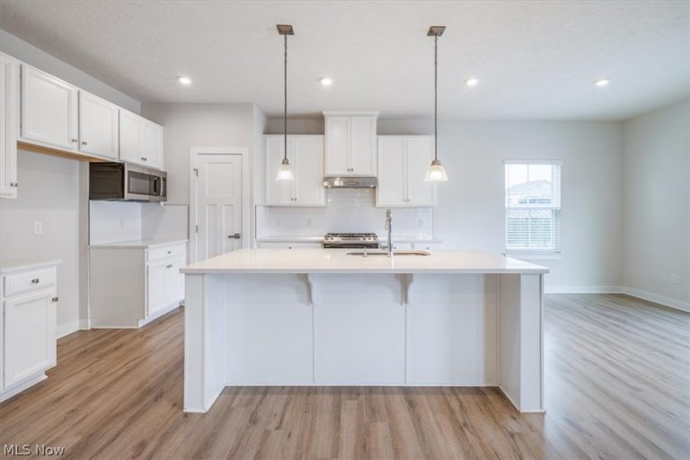 36270 Lands End Drive, North Ridgeville, OH - Photo 6