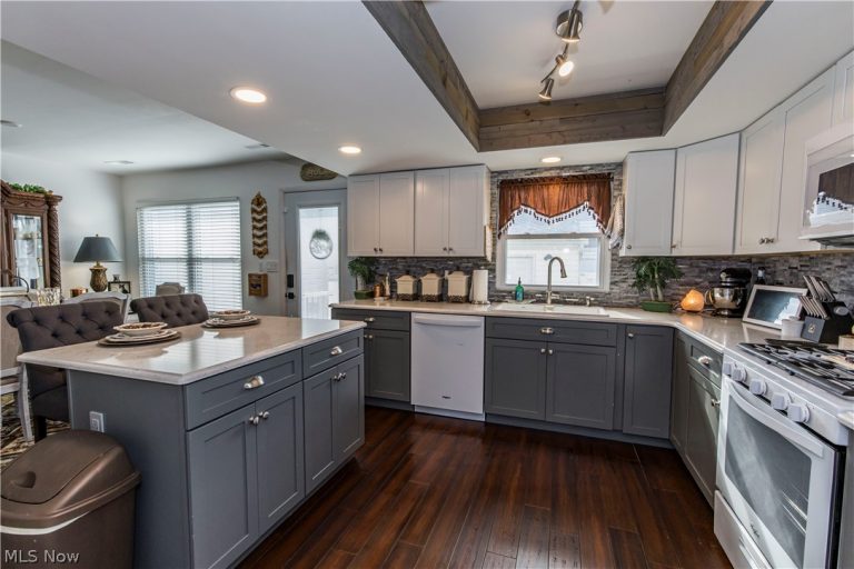 3631 Kenwood Drive, Uniontown, OH - Photo 8