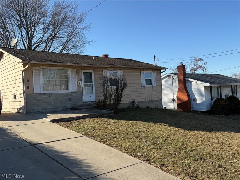618 Hartford Avenue, Youngstown, OH - Photo 2