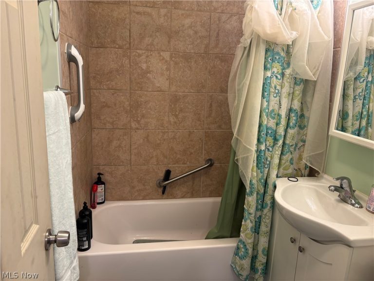 12722 Emery Avenue, Cleveland, OH - Photo 4