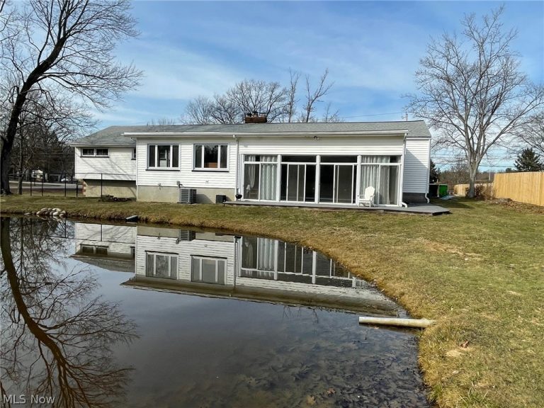 17228 Egbert Road, Walton Hills, OH - Photo 8