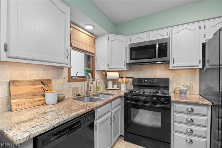 4613 Compass Rose #10, Vermilion, OH - Photo 6