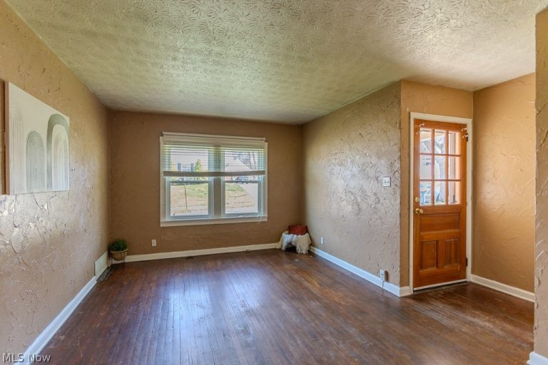 1582 Evergreen Avenue, Akron, OH - Photo 8