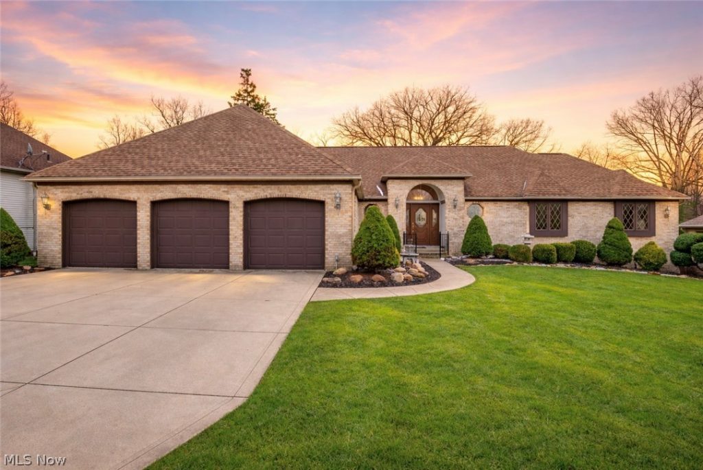 9421 Rainbow Lane, North Royalton, OH