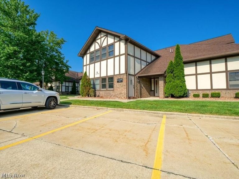 10850 Pearl Road #E-4, Strongsville, OH - Photo 2