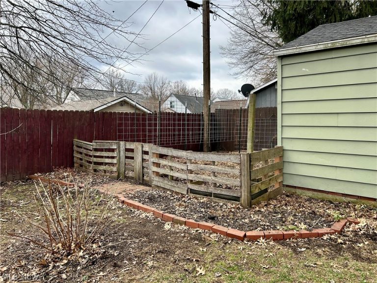 1210 Myrtle Avenue, Cuyahoga Falls, OH - Photo 8