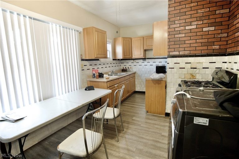 11224 Parkview Avenue, Cleveland, OH - Photo 6