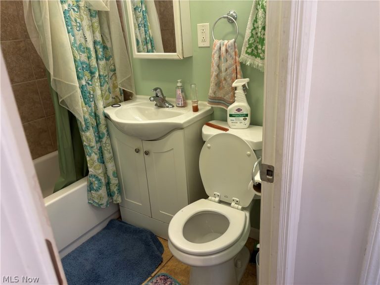 12722 Emery Avenue, Cleveland, OH - Photo 5