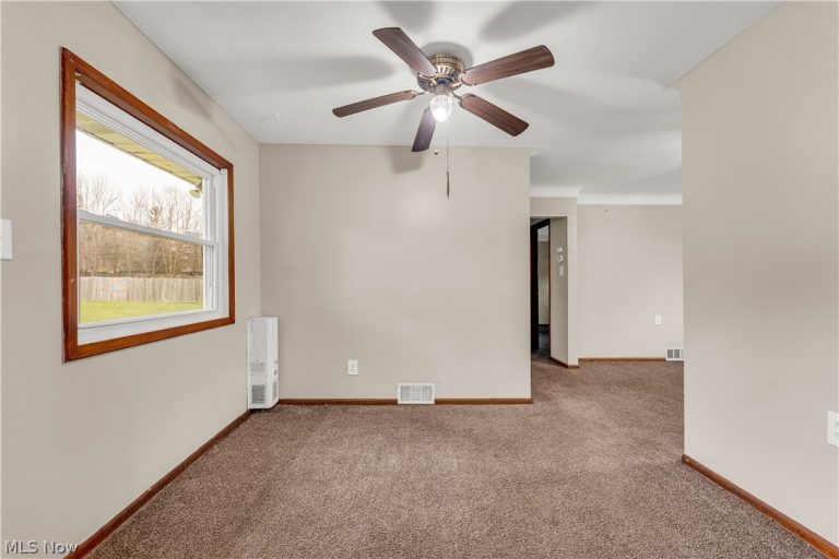 25121 Price Road, Bedford Heights, OH - Photo 8