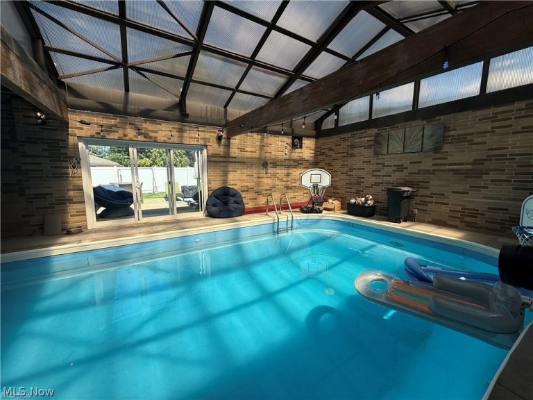 5981 Northview Drive, Seven Hills, OH - Photo 3