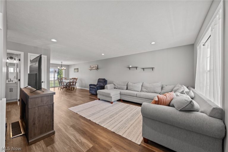 864 Liberty Court, Massillon, OH - Photo 8