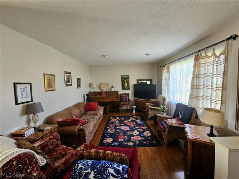 214 Cherry Lane, Avon Lake, OH - Photo 3