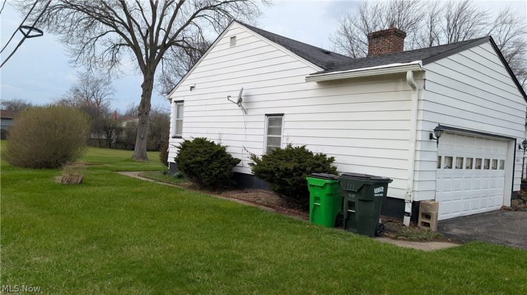 4914 Green Road, Warrensville Heights, OH - Photo 2