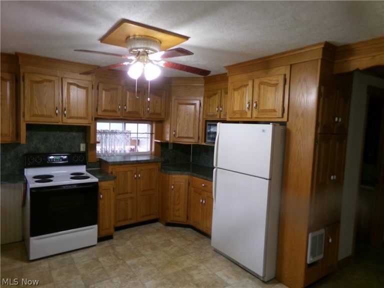 317 Mann Drive, Waynesburg, OH - Photo 6