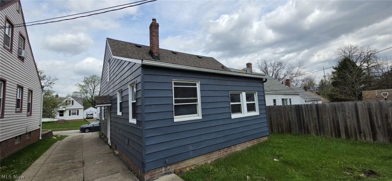 12304 Tonsing Drive, Garfield Heights, OH - Photo 3