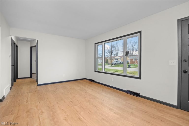 897 Livermore Lane, Elyria, OH - Photo 4