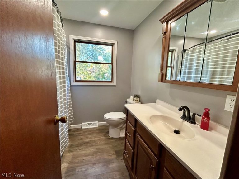 2205 Kimball Court, Akron, OH - Photo 4