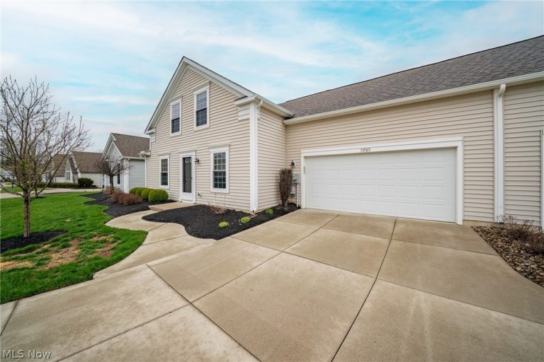 8708 Wakefield Run, North Ridgeville, OH - Photo 2