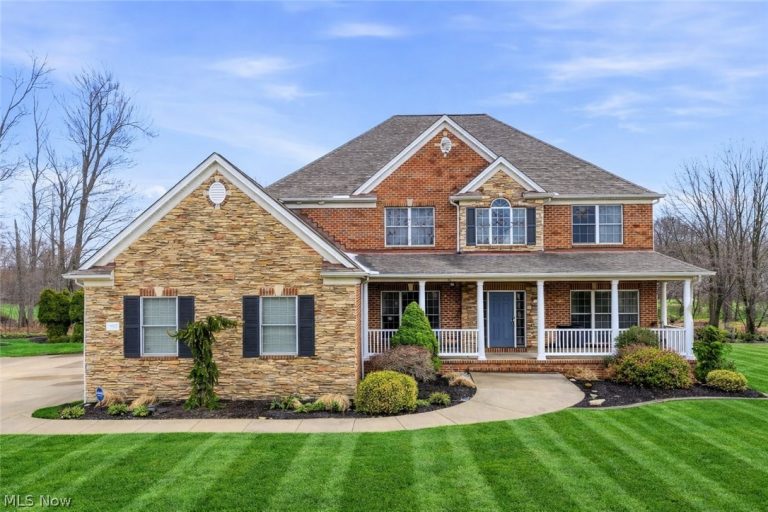 317 Edinburgh Drive, Highland Heights, OH, 44143