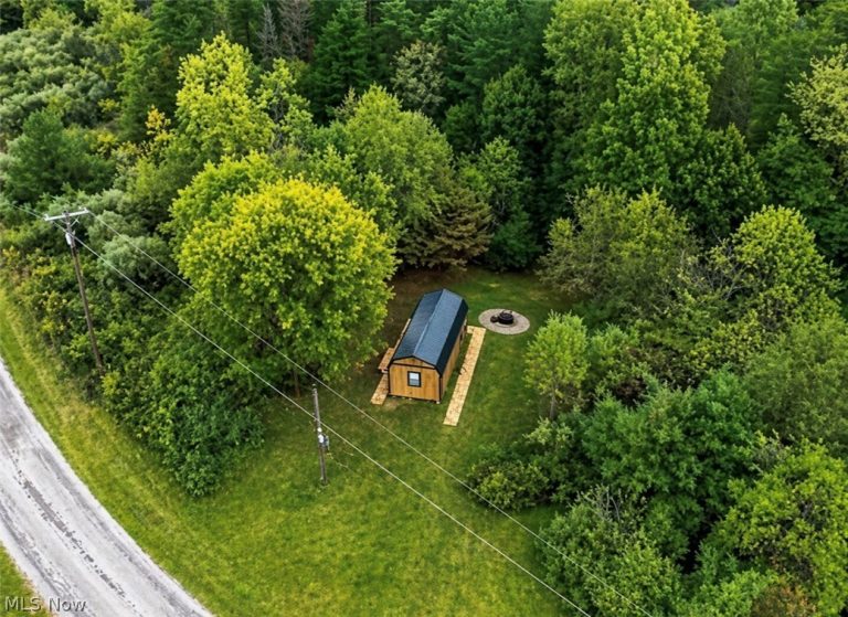 230 Thunder Rd SW, Magnolia, OH, 44643