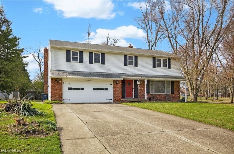 1044 Linden Lane, Lyndhurst, OH - Photo 2