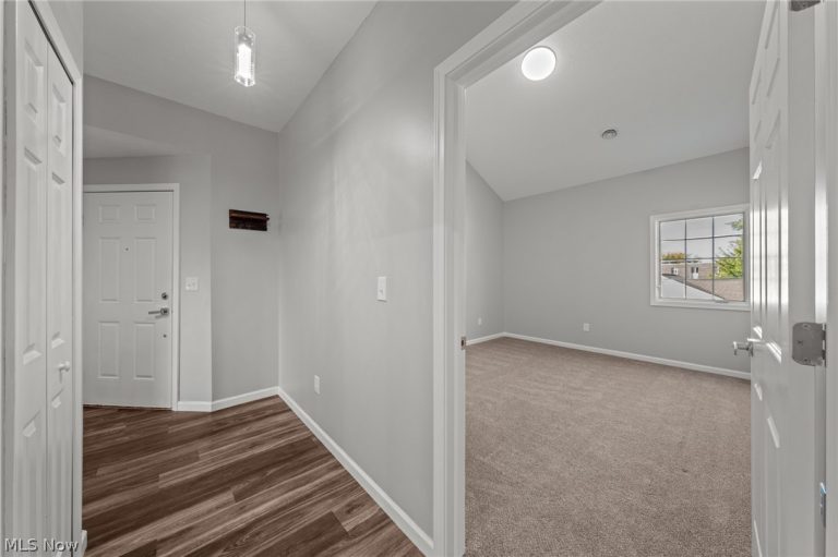 5547 Beavercrest Drive #211, Lorain, OH - Photo 8