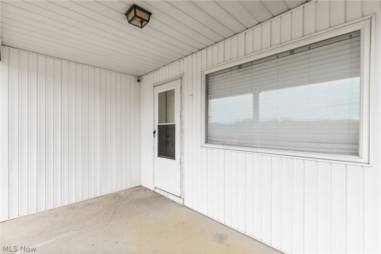 55249 Locust Drive, Bridgeport, OH - Photo 5