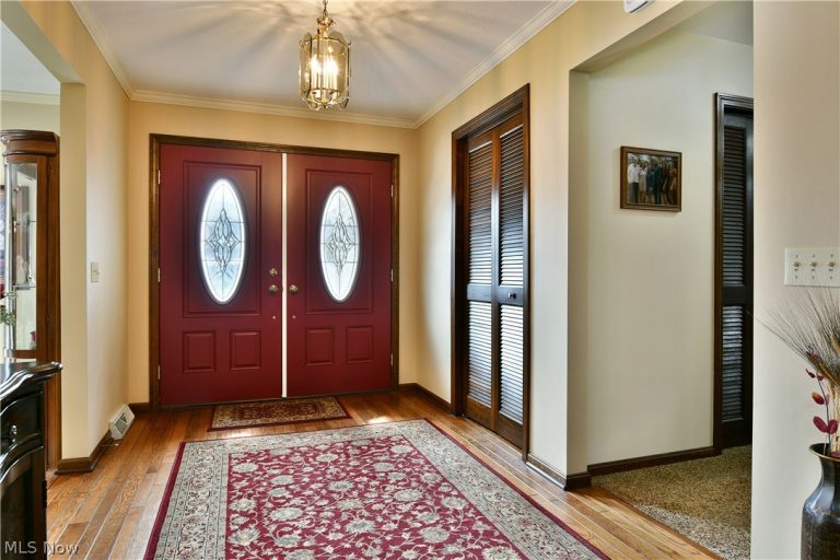 9271 Hillview Drive, Warren, OH - Photo 4