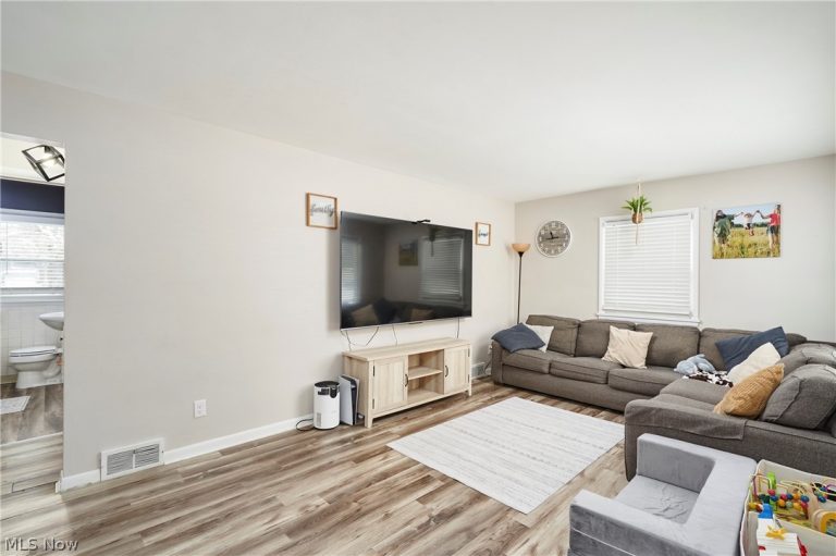 601 Cora Avenue, Akron, OH - Photo 2