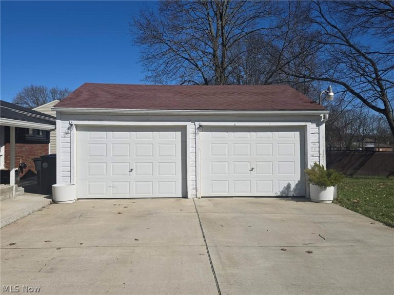 1228 Sarkies Drive, Warren, OH - Photo 4