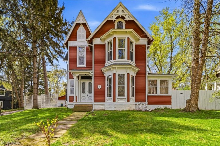 214 Hambden Street, Chardon, OH, 44024