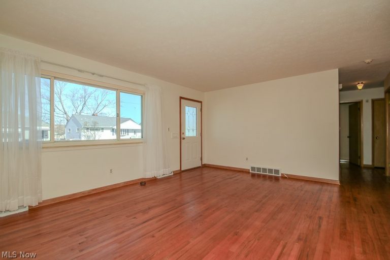 30224 Regent Road, Wickliffe, OH - Photo 2