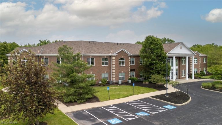 387 Golfview Lane, Highland Heights, OH - Photo 3