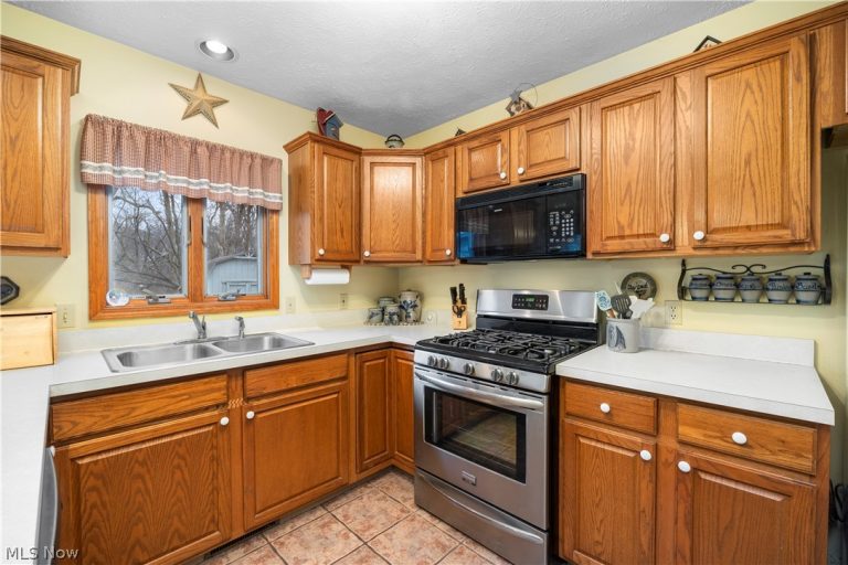 856 Tappan Circle, Vermilion, OH - Photo 5