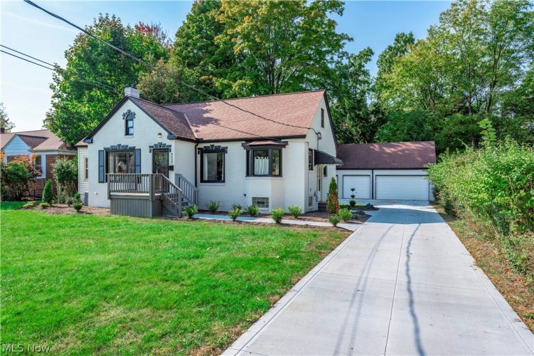 6430 Olde York Road, Parma Heights, OH - Photo 2