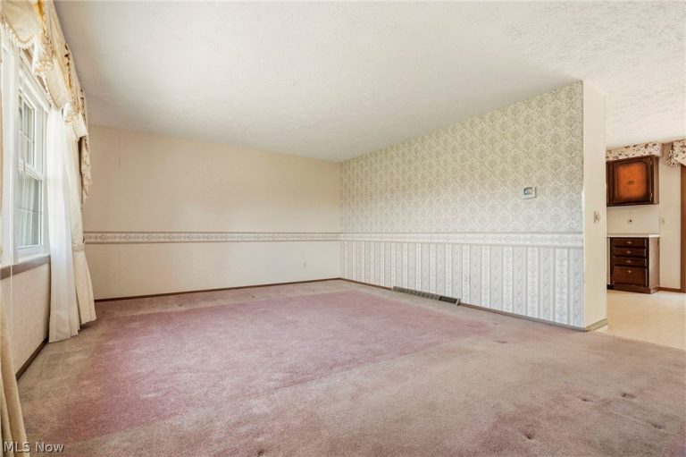 8285 Southwood Drive, North Canton, OH - Photo 8